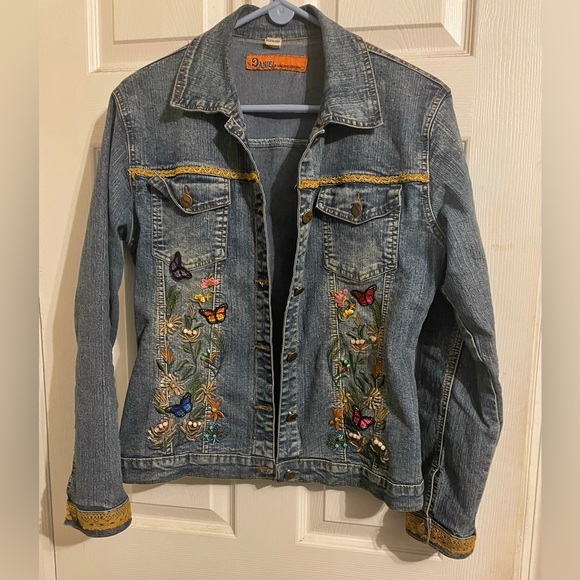 Painted beaded patched jean jacket - Picture 3 of 6